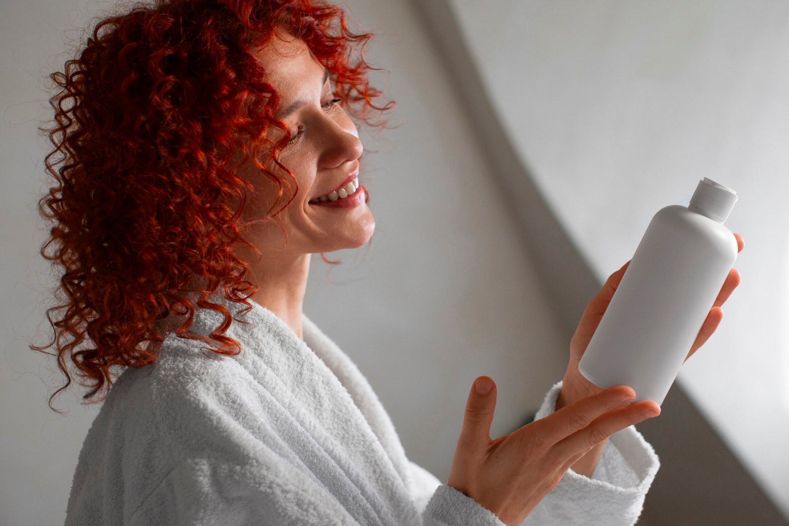 How to Use Scaling Shampoo: Benefits, Ingredients & Step-by-Step Guide